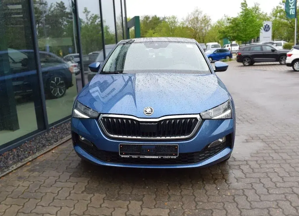 Gebraucht Skoda Scala Clever 95 PS (69 kW) 2021 Titanblau metallic Kleinwagen