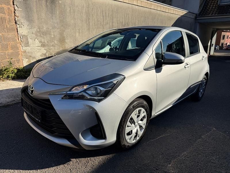Silber Gebraucht 2019 Toyota Yaris Comfort Kleinwagen | 10.900 € (Fairer Preis) - Bild 1/4