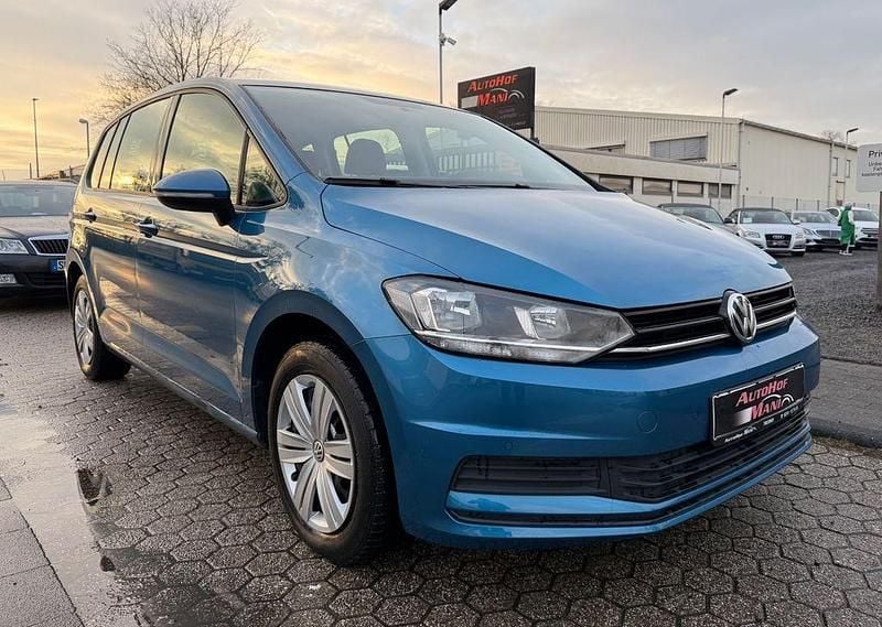 Gebraucht VW Touran Trendline 110 PS (80 kW) 2018 Blau Van / Kleinbus