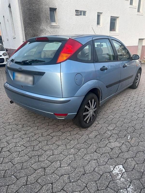 Gebraucht Ford Focus 116 PS (85 kW) 2004 Blau Kleinwagen