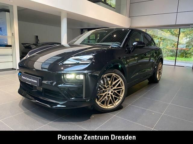 Tiefschwarzmetallic Neu 2025 Porsche Macan Turbo SUV | 139.375 € (Fairer Preis) - Bild 1/4