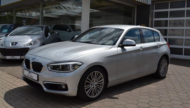Silber Gebraucht 2018 BMW 118 Urban Line Kleinwagen | 15.995 € (Guter Preis) - Bild 1/4