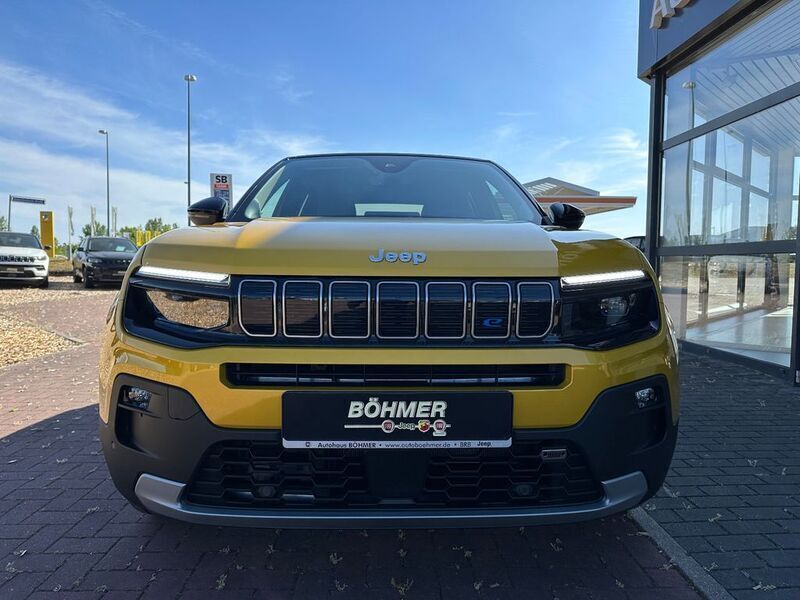 Gelb Gebraucht 2023 Jeep Avenger EV Summit SUV | 32.450 € (Teuer) - Bild 1/4