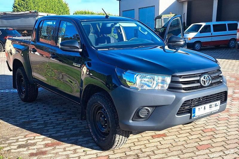 Grün Gebraucht 2018 Toyota HiLux Abholung | 27.156 € (Teuer) - Bild 1/4