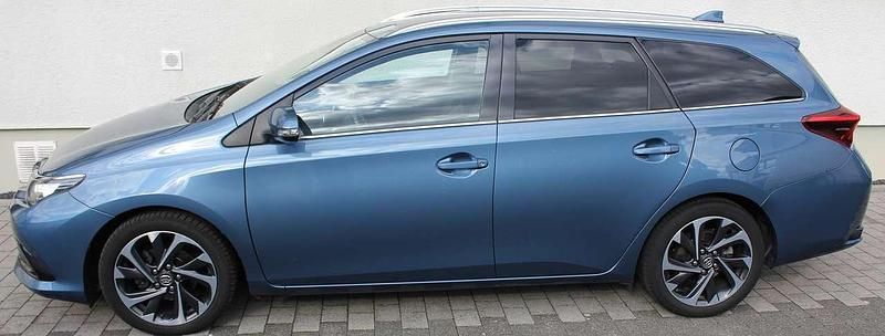 Gebraucht Toyota Auris Edition 111 PS (81 kW) 2016 Blau Kombi