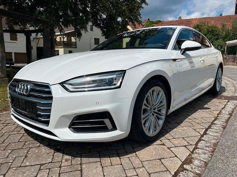 Weiß Gebraucht 2019 Audi A5 Sportback Sport Limousine | 25.900 € (Superpreis) - Bild 1/4