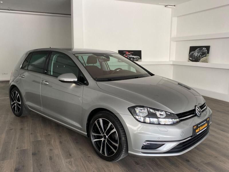 Silber Gebraucht 2017 VW Golf VII Sound Limousine | 12.990 € (Guter Preis) - Bild 1/4