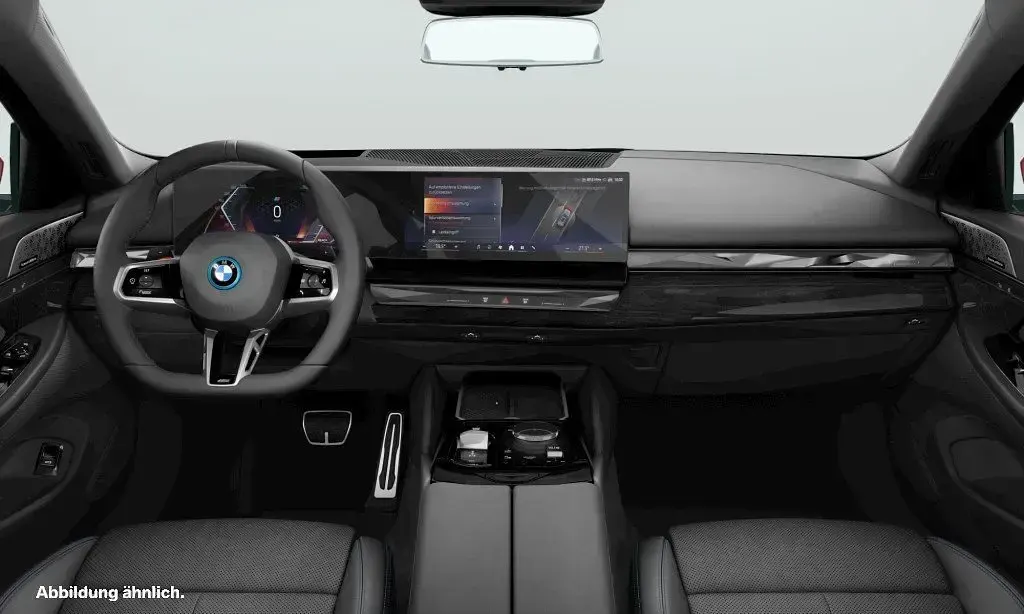 Gebraucht BMW 550e M Sport 489 PS (359 kW) 2025 Rot Kombi