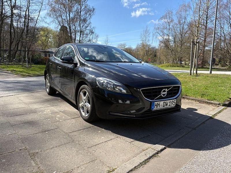 Gebraucht Volvo V40 You! 120 PS (88 kW) 2016 Schwarz Limousine