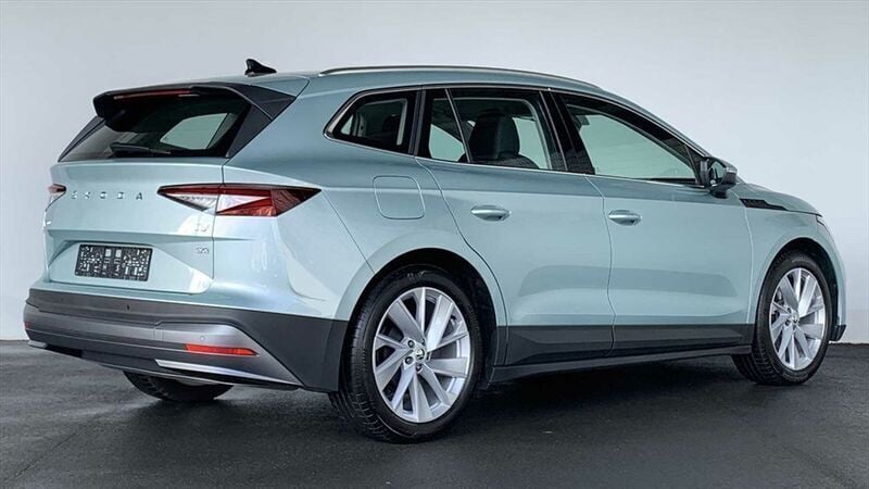 Gebraucht Skoda Enyaq iV Loft 132 kW (180 PS) 2022 Silber / arctic silber / metallic SUV