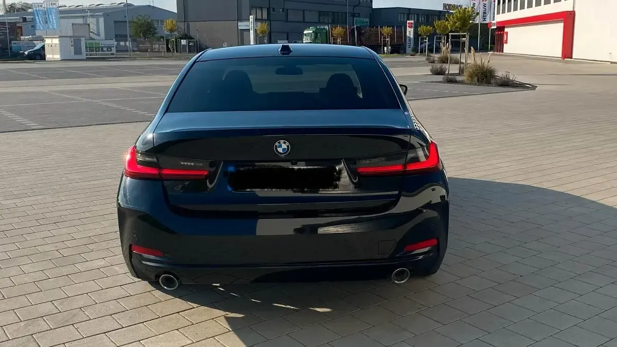 Brugt BMW 318 Performance 150 HK (110 kW) 2023 Sort Sedan
