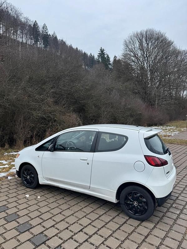 Weiß Gebraucht 2010 Mitsubishi Colt Kleinwagen | 2.200 € (Fairer Preis) - Bild 1/4