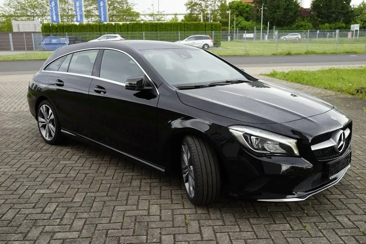 Gebraucht Mercedes CLA200 156 PS (114 kW) 2017 Schwarz Coupé