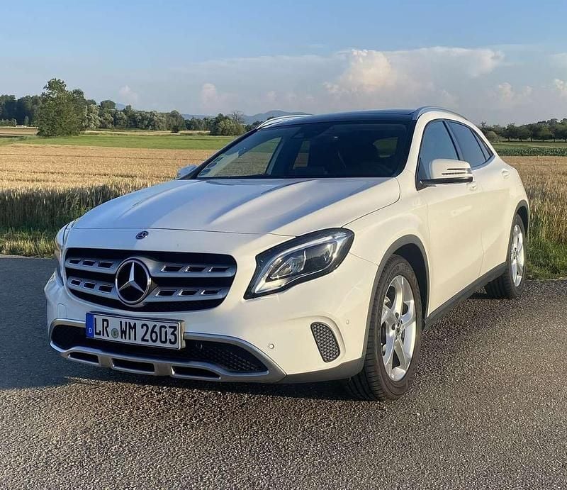 Weiß Gebraucht 2018 Mercedes GLA180 SUV | 17.400 € (Fairer Preis) - Bild 1/4
