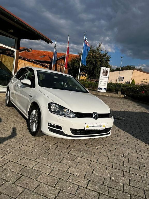 Weiß Gebraucht 2014 VW Golf VII Cup Limousine | 10.990 € (Etwas zu teuer) - Bild 1/4