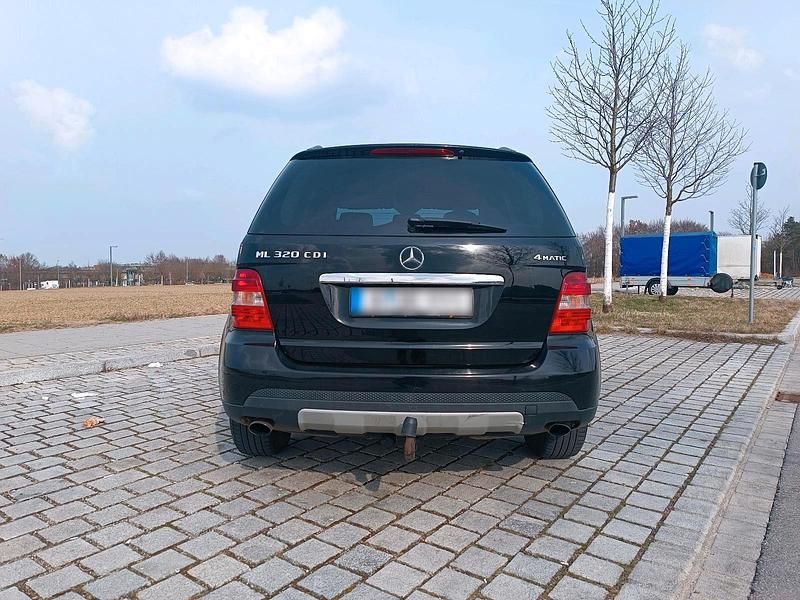 Gebraucht Mercedes ML320 224 PS (164 kW) 2007 Schwarz SUV