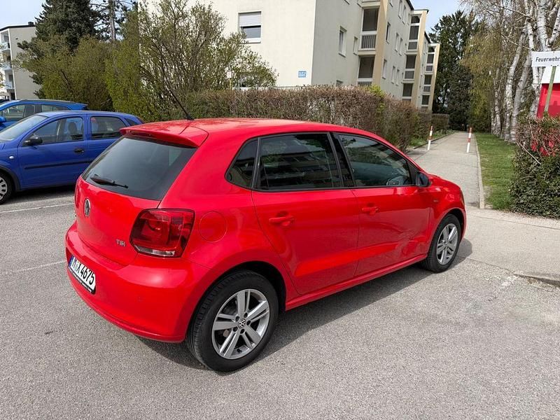 Gebraucht VW Polo Life 90 PS (66 kW) 2014 Rot Kleinwagen