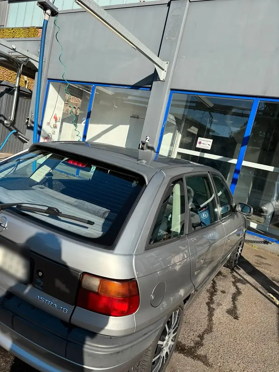 Gebraucht Opel Astra 71 PS (52 kW) 1995 Silber Limousine