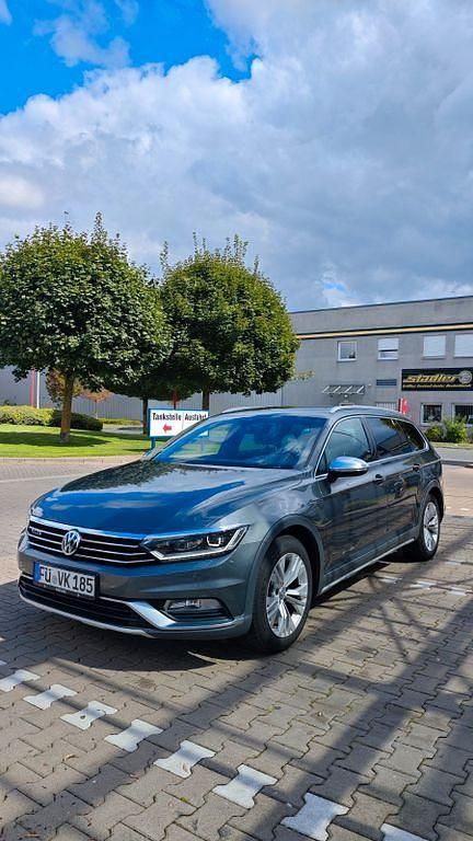 Grau Gebraucht 2017 VW Passat Alltrack Kombi | 18.300 € (Fairer Preis) - Bild 1/4