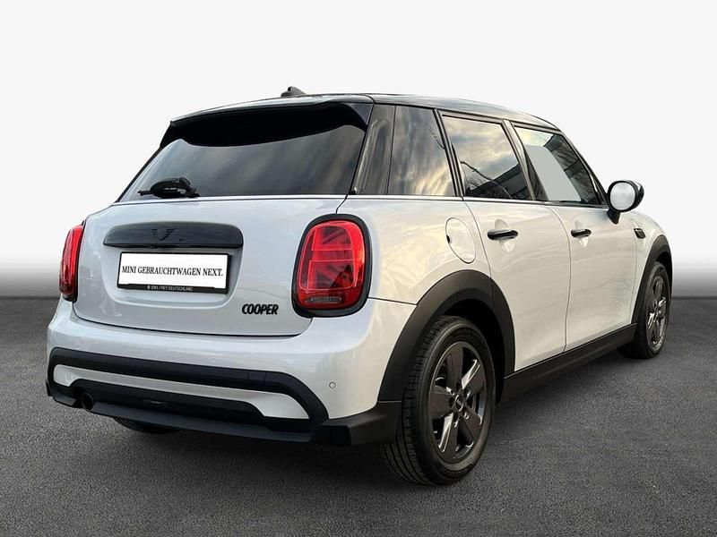 Gebraucht Mini Cooper Classic 136 PS (100 kW) 2022 White silver metallic Kleinwagen