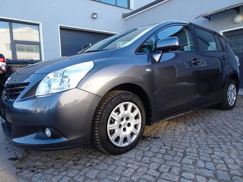 Gebraucht Toyota Verso Edition 147 PS (108 kW) 2010 Grau Van / Kleinbus