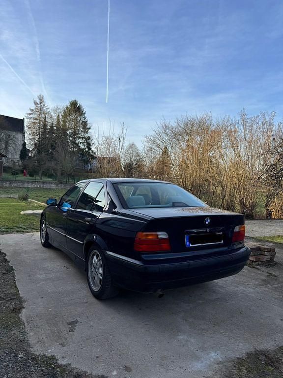 Gebraucht BMW 316 Basis 102 PS (75 kW) 1997 Blau Limousine