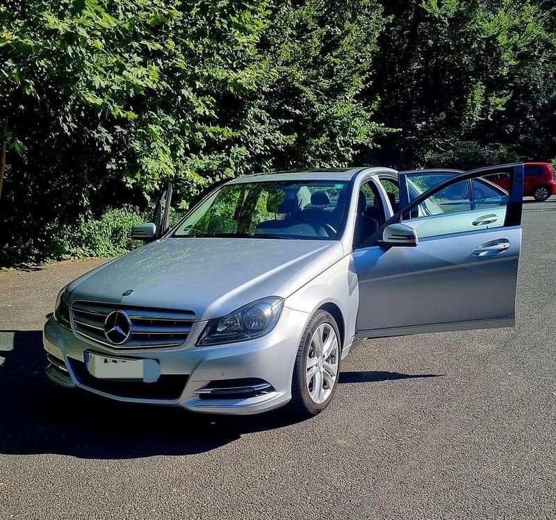 Grau Gebraucht 2012 Mercedes C220 Limousine | 12.500 € - Bild 1/4