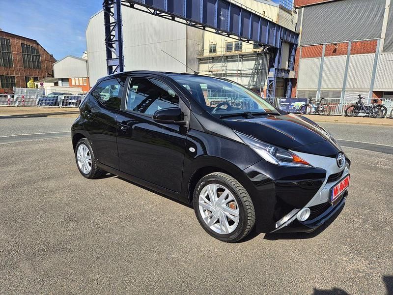 Gebraucht Toyota Aygo X-play 69 PS (50 kW) 2018 Schwarz Kleinwagen