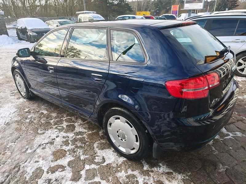Gebraucht Audi A3 Attraction 125 PS (91 kW) 2011 Blau Kleinwagen