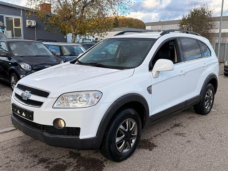 Weiß Gebraucht 2009 Chevrolet Captiva LS SUV | 4.950 € (Fairer Preis) - Bild 1/4
