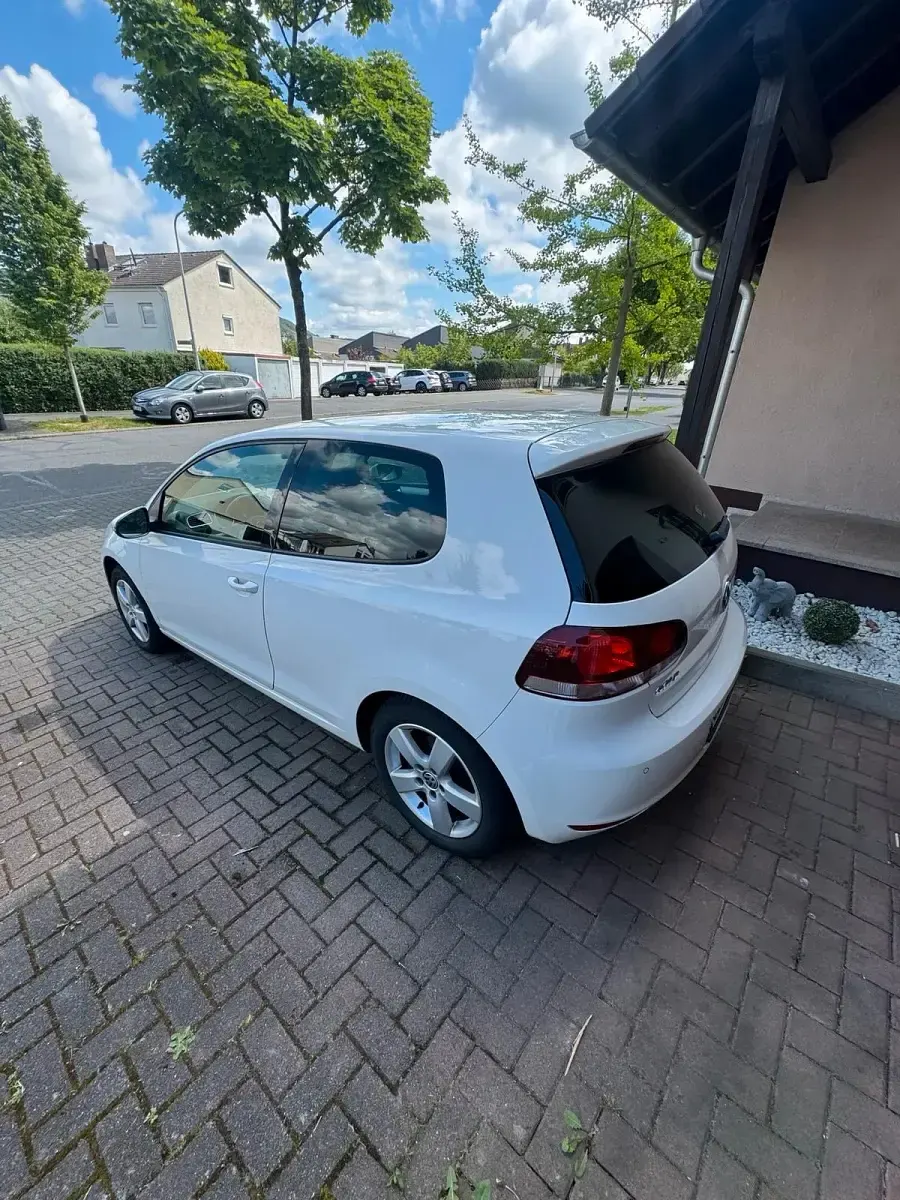 Gebraucht VW Golf VI 80 PS (58 kW) 2010 Weiß Kleinwagen