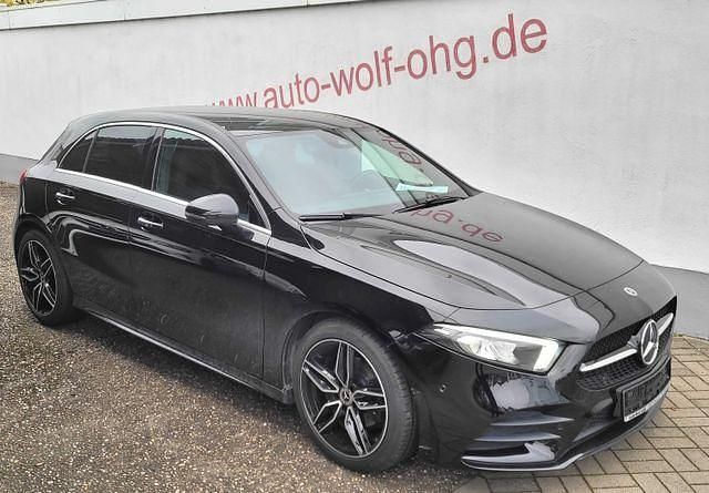 Schwarz Gebraucht 2019 Mercedes A180 AMG line Limousine | 25.800 € (Fairer Preis) - Bild 1/4
