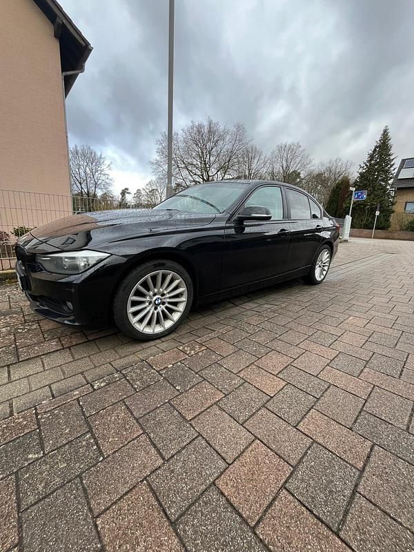 Gebraucht BMW 318 143 PS (105 kW) 2014 Schwarz Limousine