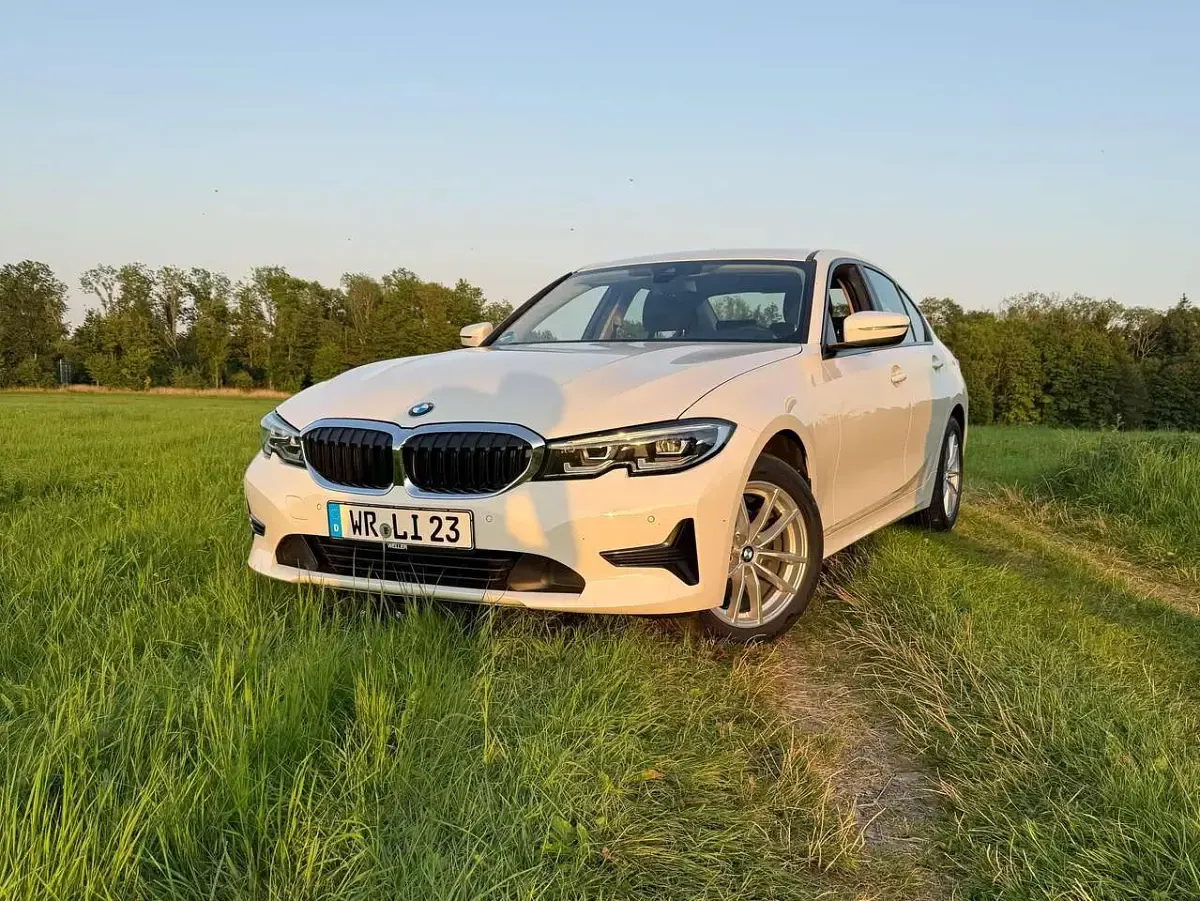 Gebraucht BMW 320 190 PS (139 kW) 2022 Weiß Limousine