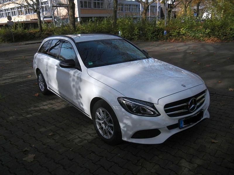 Gebraucht Mercedes C180 156 PS (114 kW) 2017 Weiß Kombi