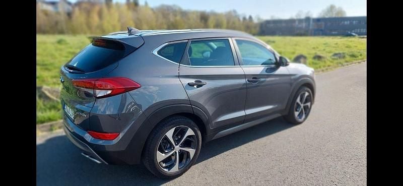 Grau Gebraucht 2016 Hyundai Tucson Style SUV | 12.000 € (Superpreis) - Bild 1/4