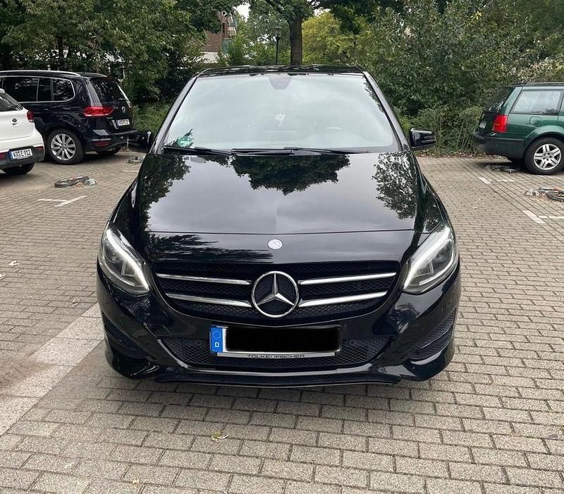 Schwarz Gebraucht 2014 Mercedes B200 Urban Van / Kleinbus | 9.590 € (Etwas zu teuer) - Bild 1/4