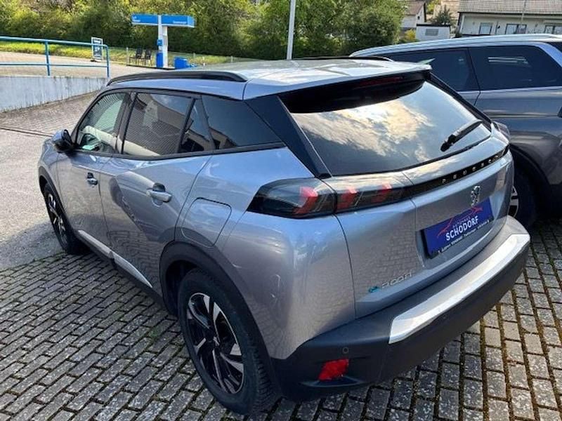 Gebraucht Peugeot e-2008 Allure 100 kW (136 PS) 2021 Lack grau artense SUV