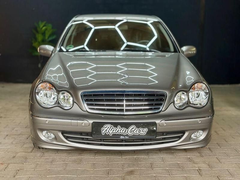Cubanitsilber Gebraucht 2005 Mercedes C200 Elegance Limousine | 5.750 € (Etwas zu teuer) - Bild 1/4