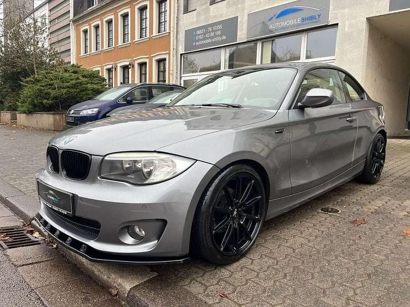Grau Gebraucht 2012 BMW 118 Coupé Advantage Coupé | 5.850 € (Guter Preis) - Bild 1/4