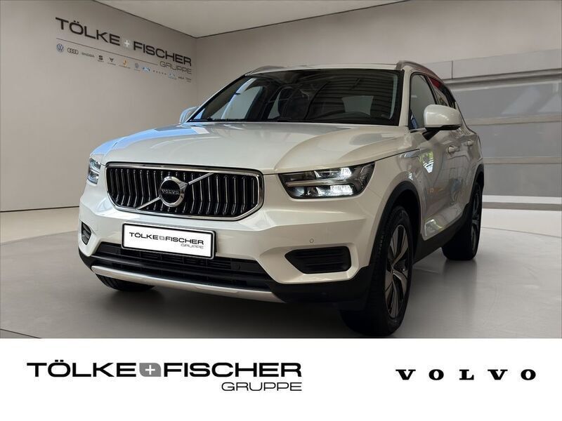 Crystal white / (metallic) Gebraucht 2022 Volvo XC40 Inscription SUV | 27.849 € (Guter Preis) - Bild 1/4