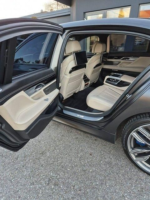 Gebraucht BMW M760 Performance 609 PS (447 kW) 2017 Grau Limousine
