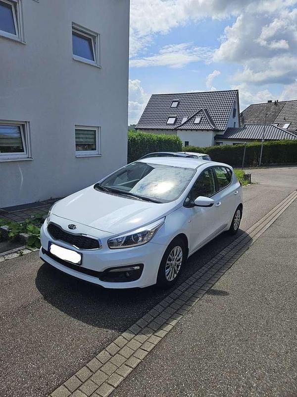 Gebraucht 2017 Kia Ceed Vision Limousine | 10.590 € (Fairer Preis) - Bild 1/4