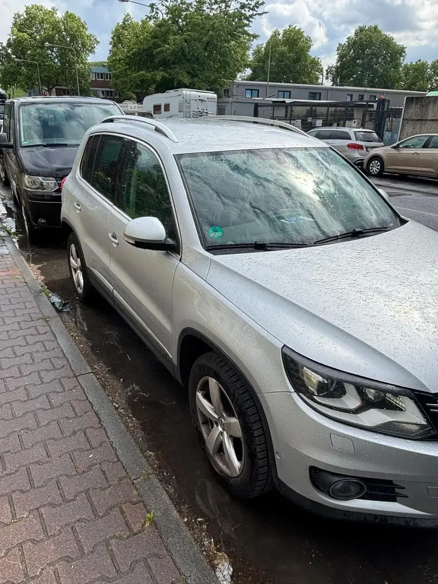 Gebraucht VW Tiguan 140 PS (102 kW) 2011 Silber SUV