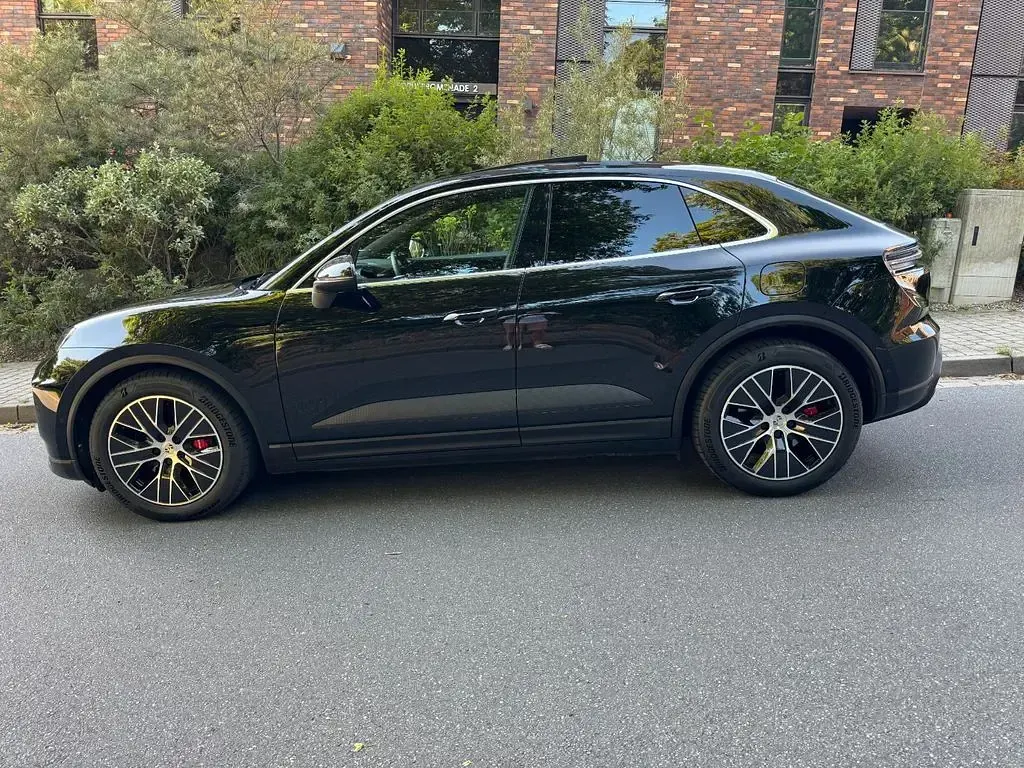 Gebraucht Porsche Macan 380 kW (517 PS) 2025 Tiefschwarz SUV