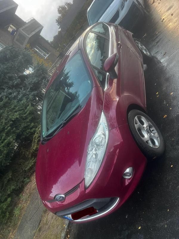 Gebraucht Ford Fiesta 95 PS (69 kW) 2009 Rot Kleinwagen