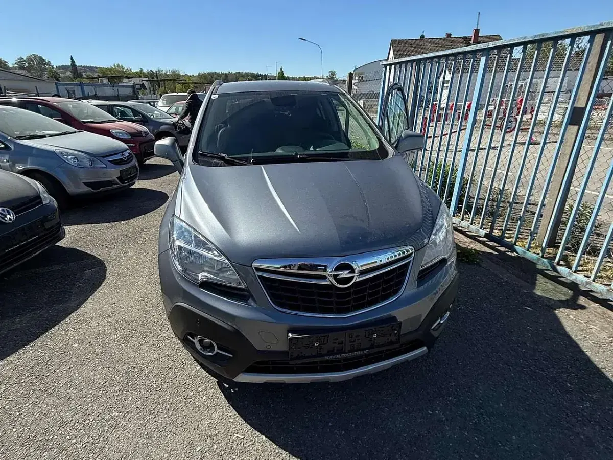 Gebraucht Opel Mokka Innovation 131 PS (96 kW) 2014 Seidengrau/lichtgrau/irongrey SUV