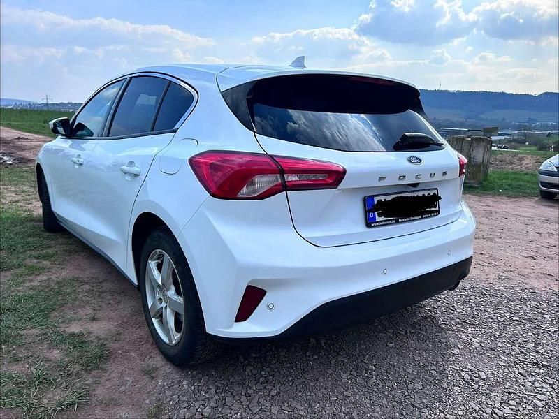 Gebraucht Ford Focus Titanium 120 PS (88 kW) 2018 Weiß Limousine