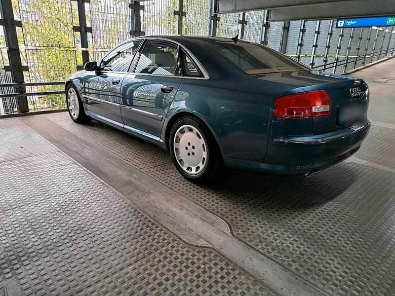 Gebraucht Audi A8 335 PS (246 kW) 2003 Blau Limousine
