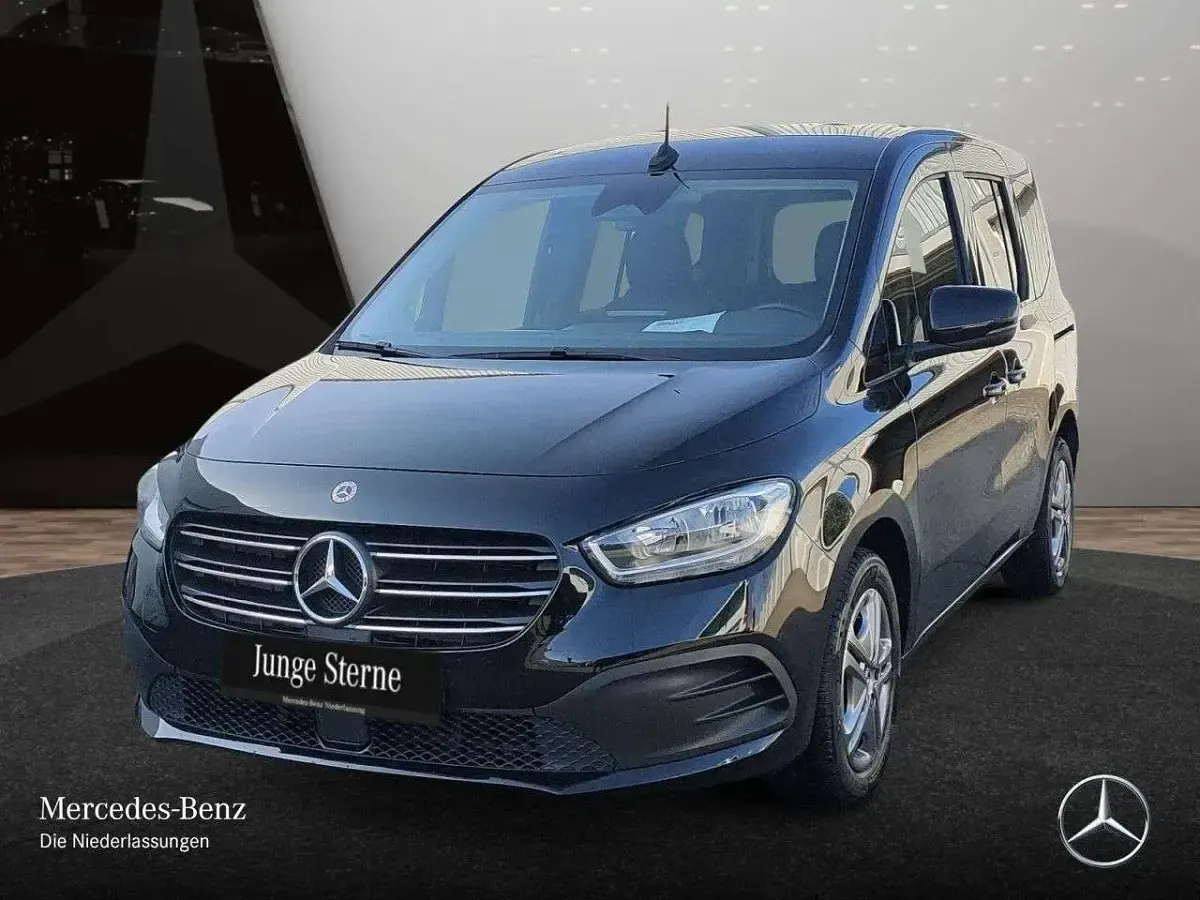 Gebraucht Mercedes T160 Style 102 PS (75 kW) 2024 Schwarz Van / Kleinbus